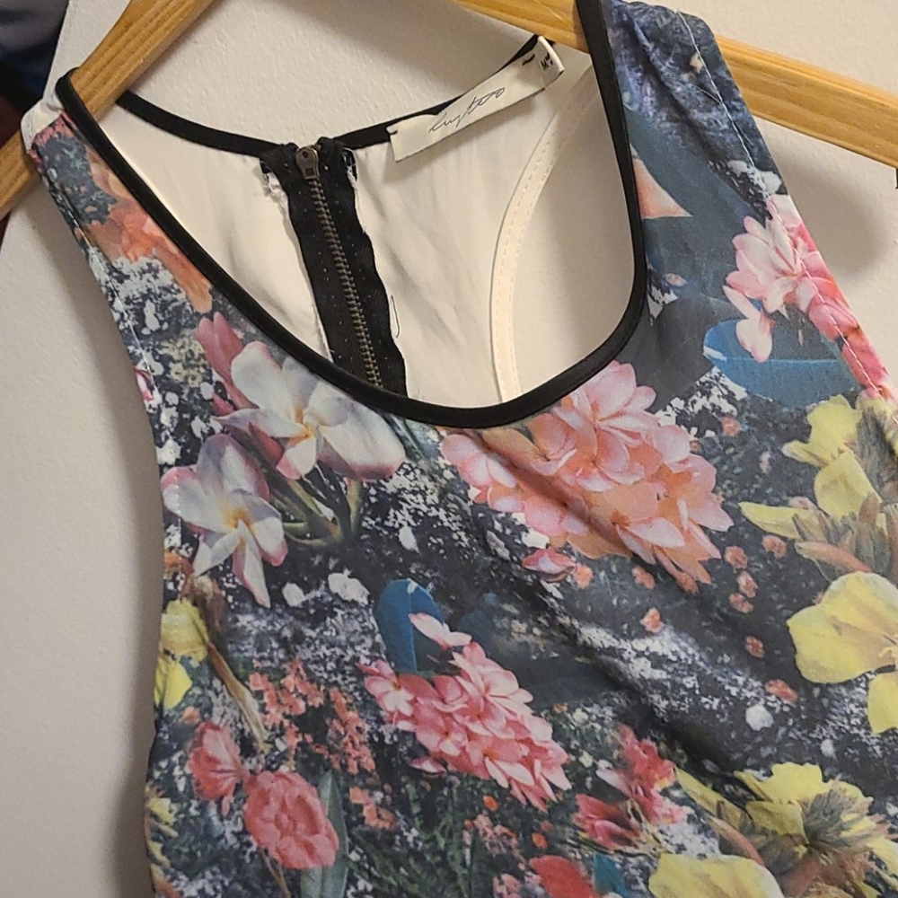 💐EUC Racerback tank